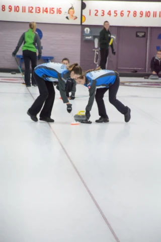 september-16-18-womens-curling-tournament-8